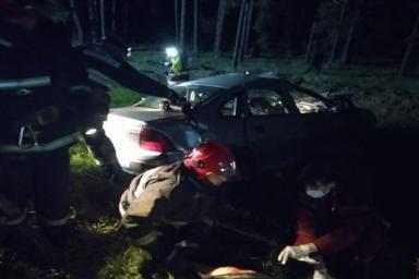 «Опель» и фура столкнулись под Слонимом: пассажира зажало, водитель погиб
