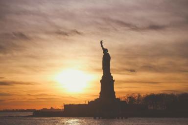 Статуя США Солнце