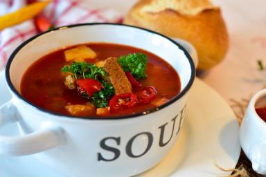 Диетолог назвала самые вредные продукты для супа