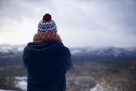 Врач рассказала, при какой температуре надо надевать шапку