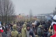 Белорусские власти доставили в лагерь мигрантов 3 тонны продуктов