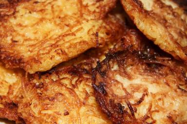 Драники пышные, как пирожки на кефире: секрет в способе измельчения картофеля