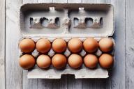 Можно ли кидать яйца в уже кипящую воду: о чем спорят хозяйки