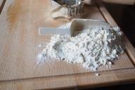 Для чего используют кукурузную муку в огороде: хитрости знают лишь немногие дачники