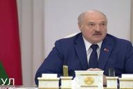 Лукашенко поручил подвезти беженцам дров и накормить их детей