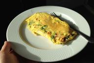 Яйца и молоко: сколько их должно быть в пышном омлете