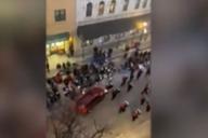 В США внедорожник въехал в толпу во время рождественского парада: есть погибшие