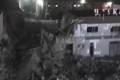 Взрыв в казахстанском Актау полностью разрушил двухэтажное здание кафе