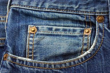 Два копеечных средства, которые решат проблему линяющих джинсов: хозяйки об этом не догадываются