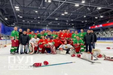 Лукашенко 31 декабря сыграл в хоккей и отправился в «Мать и дитя»