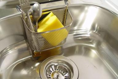 Как отмыть ржавчину с металлических полочек: поможет одно хитрое средство 