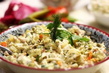 Салат для новогоднего стола «Безупречный» без яиц и картошки: затмит «Шубу» и «Оливье»