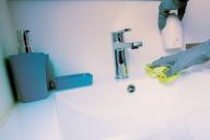 Как быстро избавиться от желтых потеков в ванне и унитазе: простая хитрость