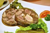 Секреты идеального заливного: чтобы оно получилось прозрачным, тугим и не таяло