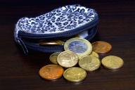 Финансовые ошибки девушки: какие из них портят отношения с мужчиной