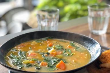 Чем загустить суп, если просчитались с овощами и мясом: полезный совет хозяйкам