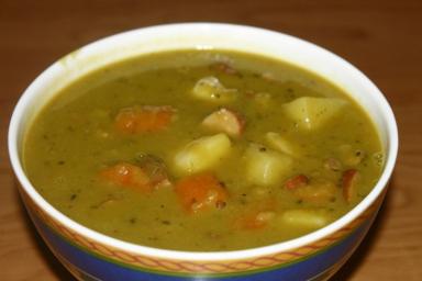 Какой водой заливать горох для супа: ошибка, которая портит вкус блюда
