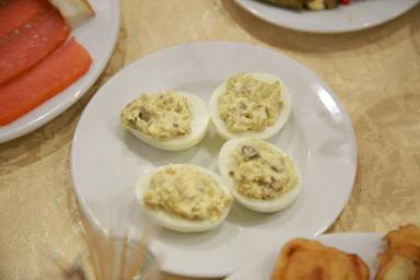 Что сделать со свежими яйцами, чтобы они легко чистились: лайфхак от советских поваров