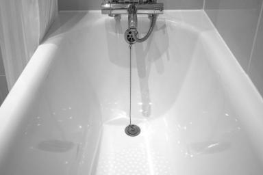 Копеечная смесь для чистки запущенной ванны: способ, от которого будут все в восторге