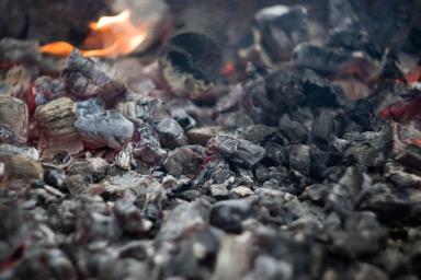 Для чего картофельные очистки сжигают в печи: старая деревенская хитрость
