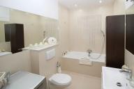 2 отличных способа, которые помогут отмыть смеситель и плитку в ванной до блеска