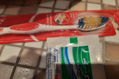 Квадратик на зубной пасте: проверьте, какого он цвета и что значит