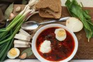 Что сделать со свёклой, чтобы сварить борщ насыщенно-красного, а не оранжевого цвета