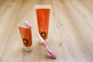 Для чего хозяйки зубную пасту смешивают с хозяйственным мылом: хитрость, которая пригодится