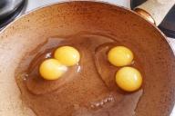 Что с чем смешать, чтобы сковородки советских времен отчистить до состояния «только из магазина»