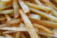 Как правильно жарить картошку, чтобы не превратилась в кашу: добавьте один ингредиент