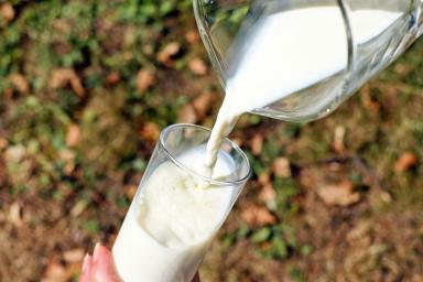 Как китайские хозяйки используют несвежее молоко для уборки