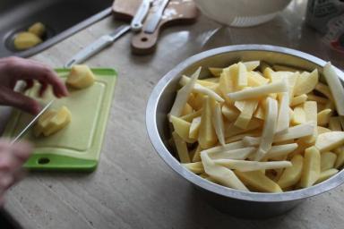 5 объяснений, почему вы раньше неправильно жарили картошку: а вот как надо 