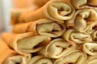 Блины будут румяными и золотистыми: следует добавить этот ингредиент в тесто