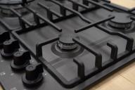 Кто ненавидит чистить духовку, полюбит этот прием: сияющий блеск без лишних усилий