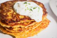 Драники из картофеля без терки, муки и яиц: готовятся за 10 минут даже к завтраку