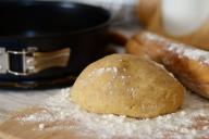 Мягкие и пышные пирожки с капустой, как у бабушки: рецепт, который понравится хозяйкам