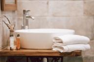 Идеально белоснежные, мягкие, от чистоты хрустят: как отбелить полотенца без покупных средств 