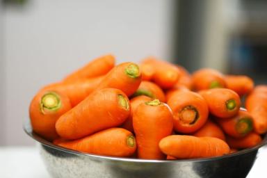 Были скучные овощи, а стали сытные котлеты: смешать нужно морковь и манку