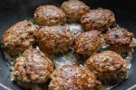 Что добавить в котлеты: яичные белки или желтки? Ошибка, которая делает котлеты невкусными