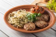 Ошибка хозяек, которые жалуются на набухшие котлеты: что делать, чтобы этого не случилось