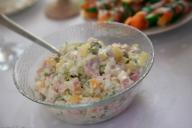 Дёшево и вкусно: интересный рецепт «Оливье» с добавлением необычных продуктов