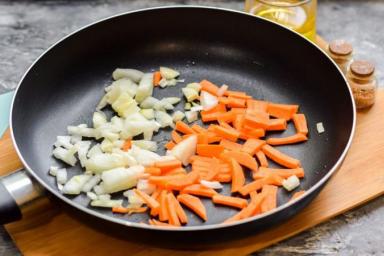 Что правильнее жарить сначала: морковь или лук? Совет от грамотных хозяек 