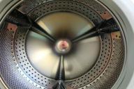 Как за 5 минут решить проблему, если стиралка стала «есть» порошок, плохо стирать, а бельё пахнуть 