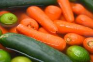 Что нужно сделать при посеве моркови, чтобы дружнее и быстрее взошла без всяких хитростей 