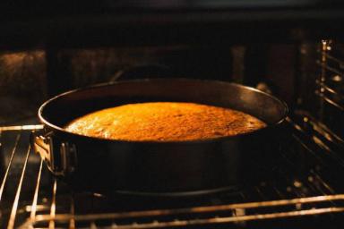 Все смешали и в духовку: как приготовить вкусный творожный кекс