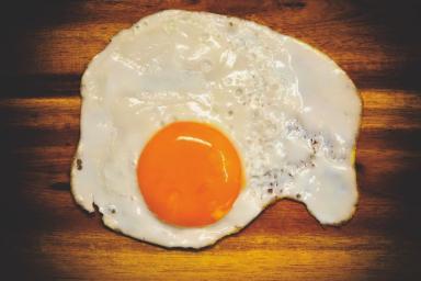 Стоит ли жарить яйца на сливочном масле: об этом должна знать каждая хозяйка