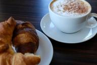 Диетолог объяснила, почему нужно перестать добавлять коровье молоко в кофе