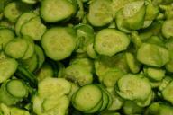 Чем заправить грядки под огурцы, чтобы увеличить урожай в 3 раза: хитрость дачников