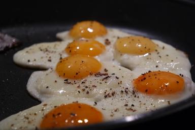 Этот секрет знают только повара: как действительно вкусно приготовить яичницу