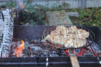 2 способа почистить решётку барбекю без обжига и железной мочалки: хитрость ушлых дачников